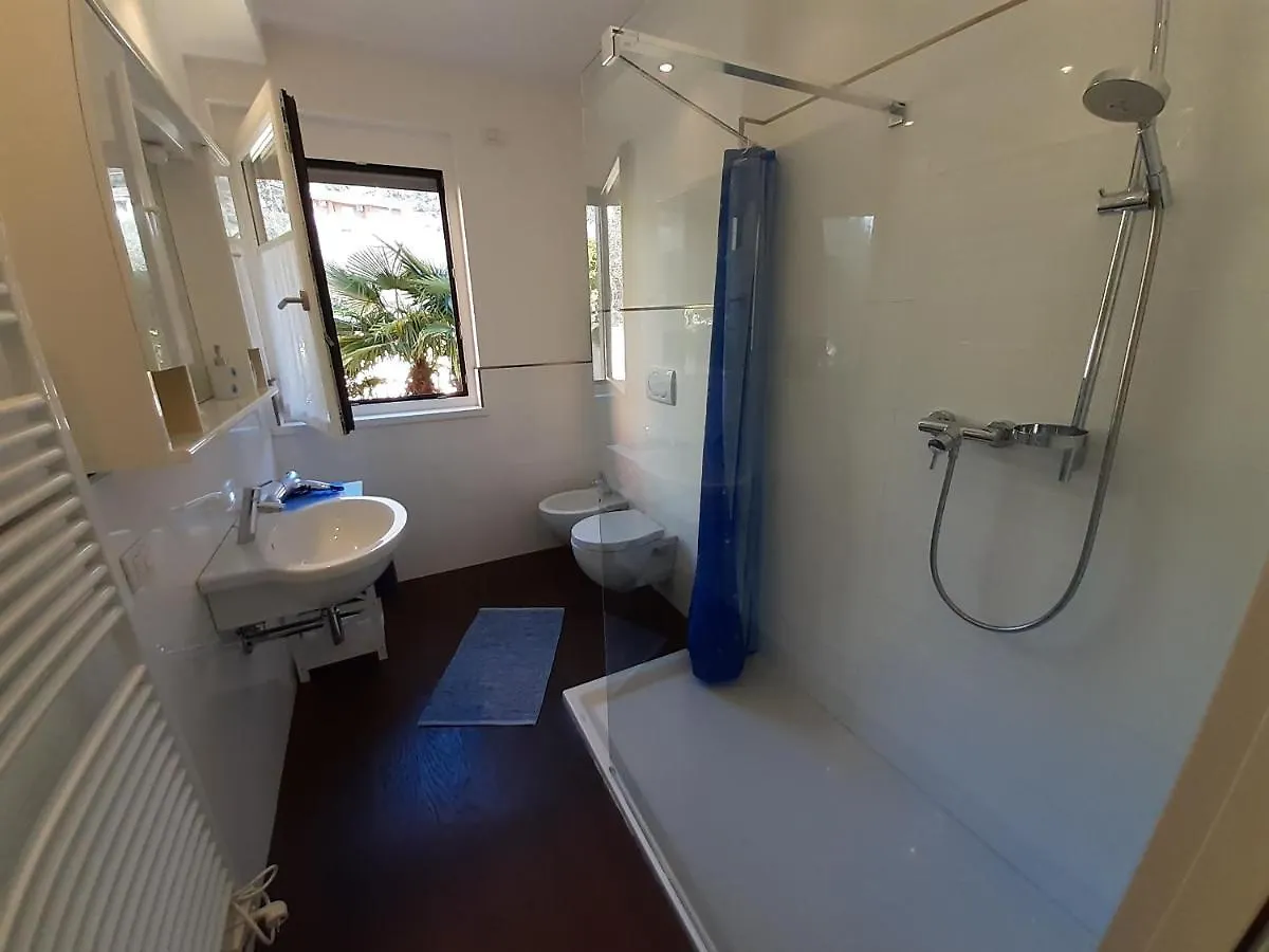 Lake View Apartment 马尔切西内