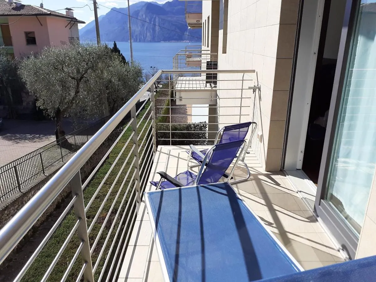 Lake View Apartment 马尔切西内 0*,