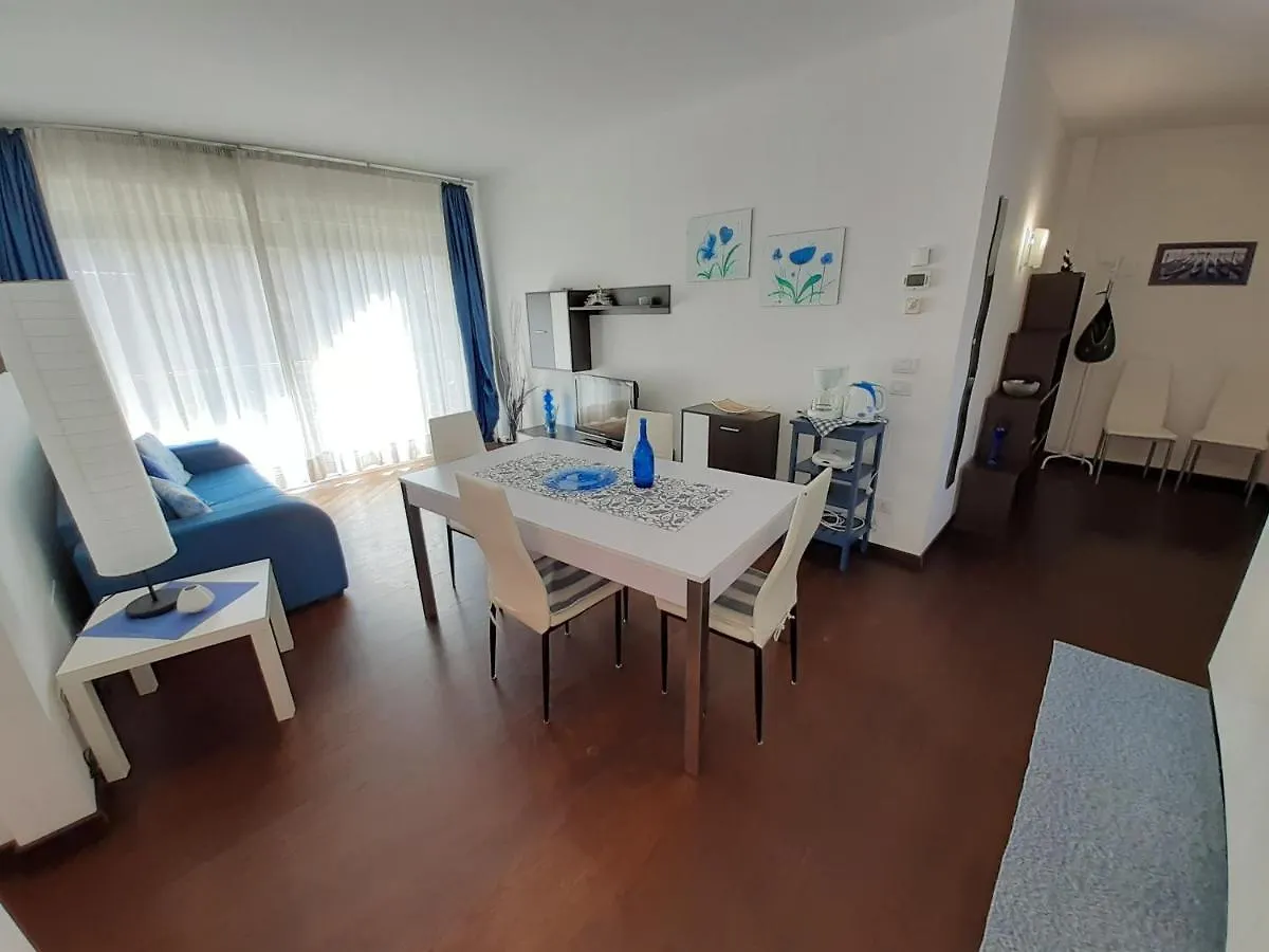 Lake View Apartment 马尔切西内 0*,
