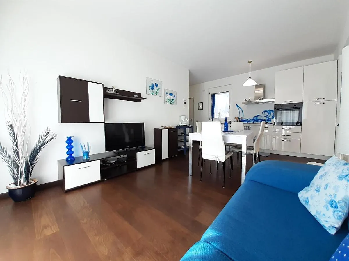 Lake View Apartment 马尔切西内