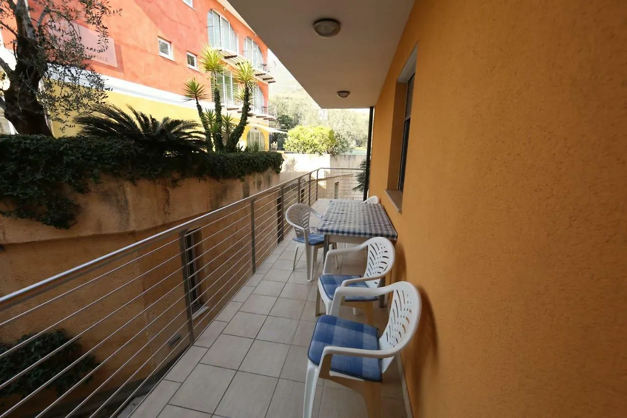 Lake View Apartment 马尔切西内