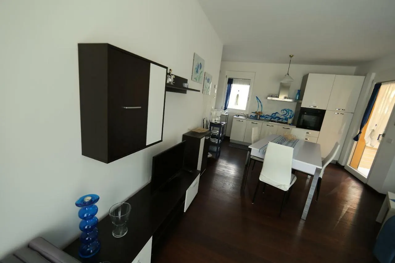Lake View Apartment 马尔切西内