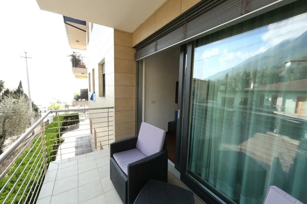 Lake View Apartment 马尔切西内