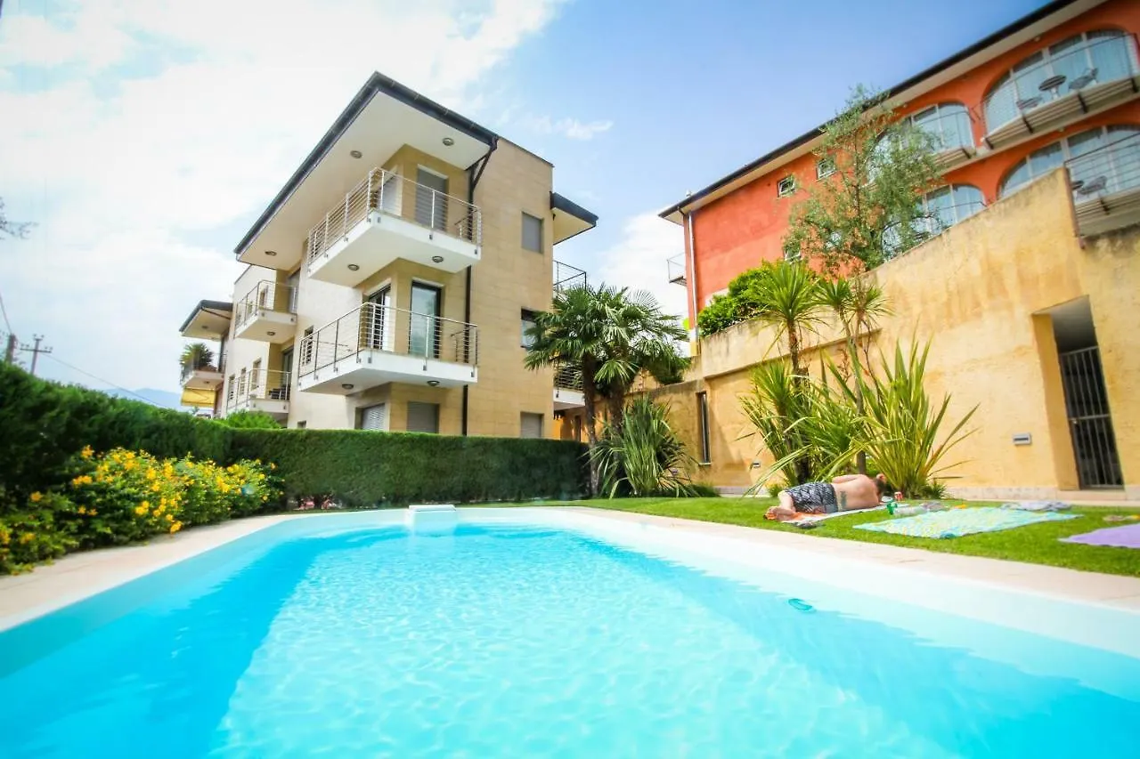 Lake View Apartment 马尔切西内