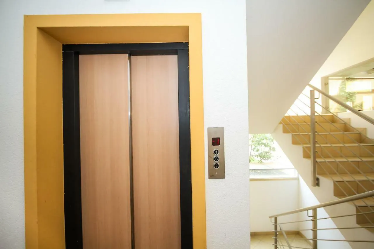 Lake View Apartment 马尔切西内